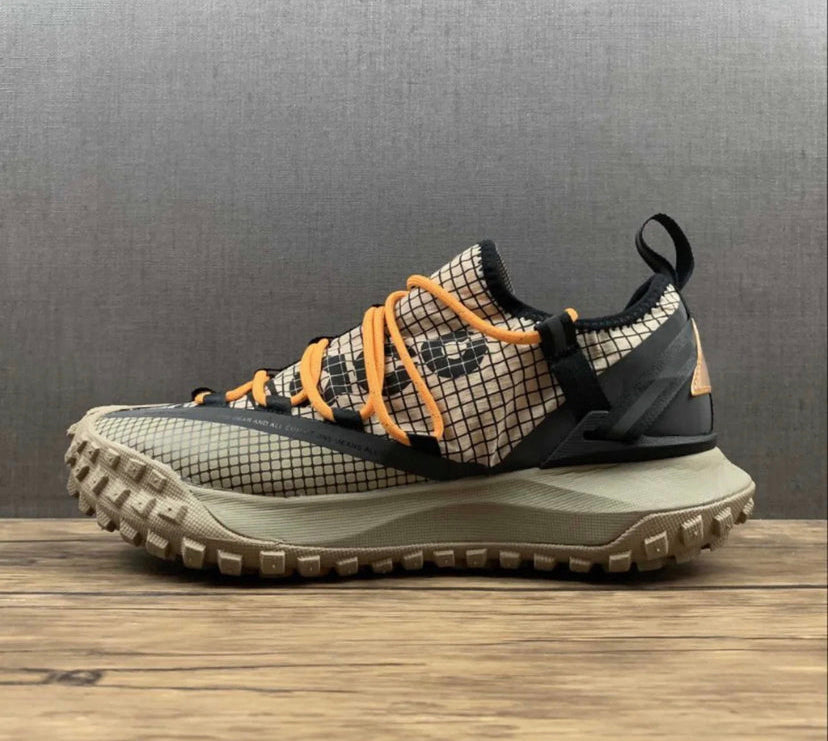 NIKE ACG MOUNTAIN FLY LOW